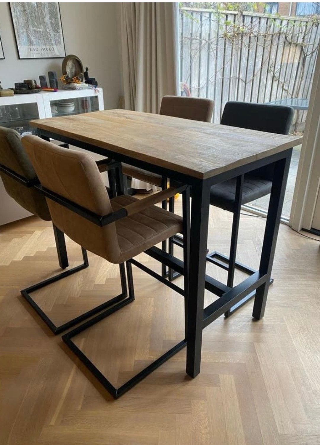 Mangohouten bartafel en 4 barkrukken (complete set), Ophalen, Met voetsteun, Zo goed als nieuw, 90 cm of meer