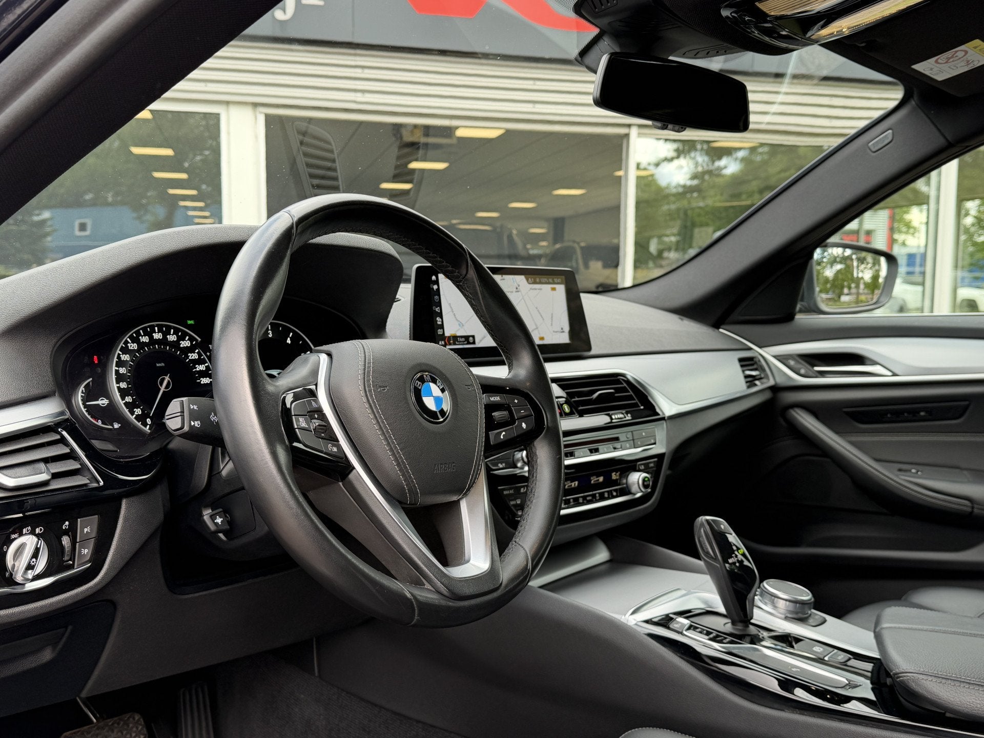 BMW 5 Serie 520i High Executive | Memory | Elektr. Trekhaak, Automaat, Achterwielaandrijving, Gebruikt, 4 cilinders