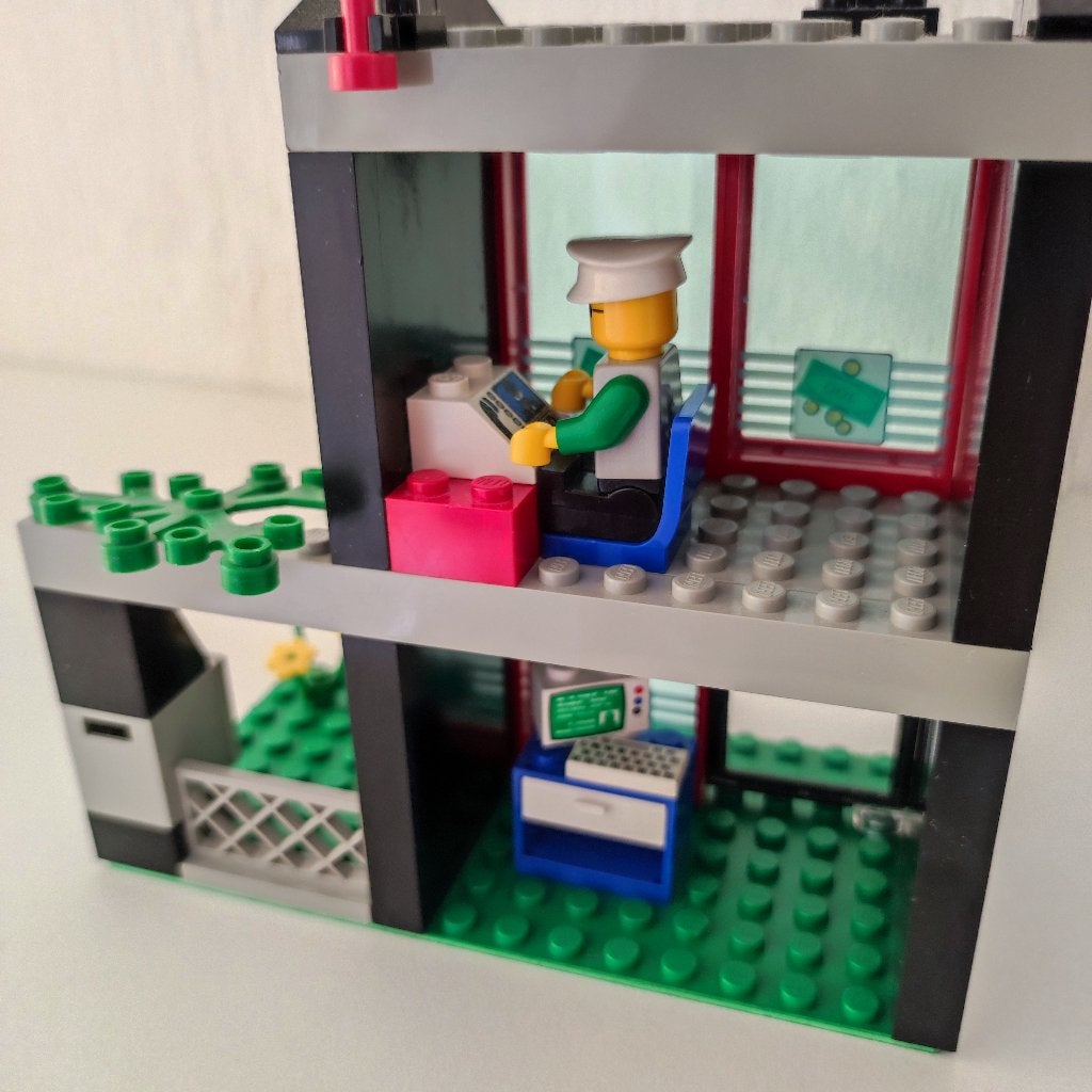 Foto 7 van Lego Bank & Mail Bundle: 6566, 6325 & 6420 x2