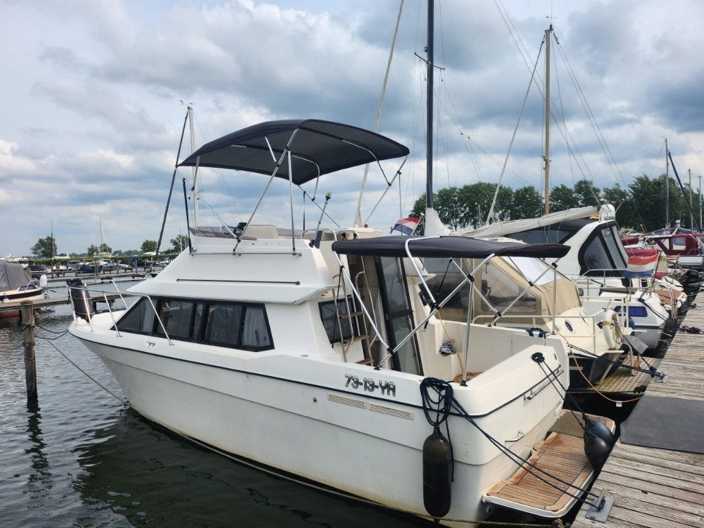 Bayliner 2858 Flybridge, 10 m, Gebruikt, Binnenboordmotor, 80 cm