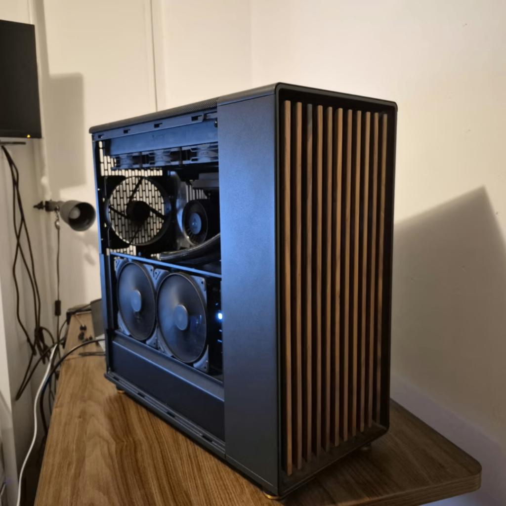 Gaming PC // RX 9070 XT & AMD Ryzen 7 7800X3D, Ophalen, 7604 HM, 32 GB, DTGParts.Business@gmail.com