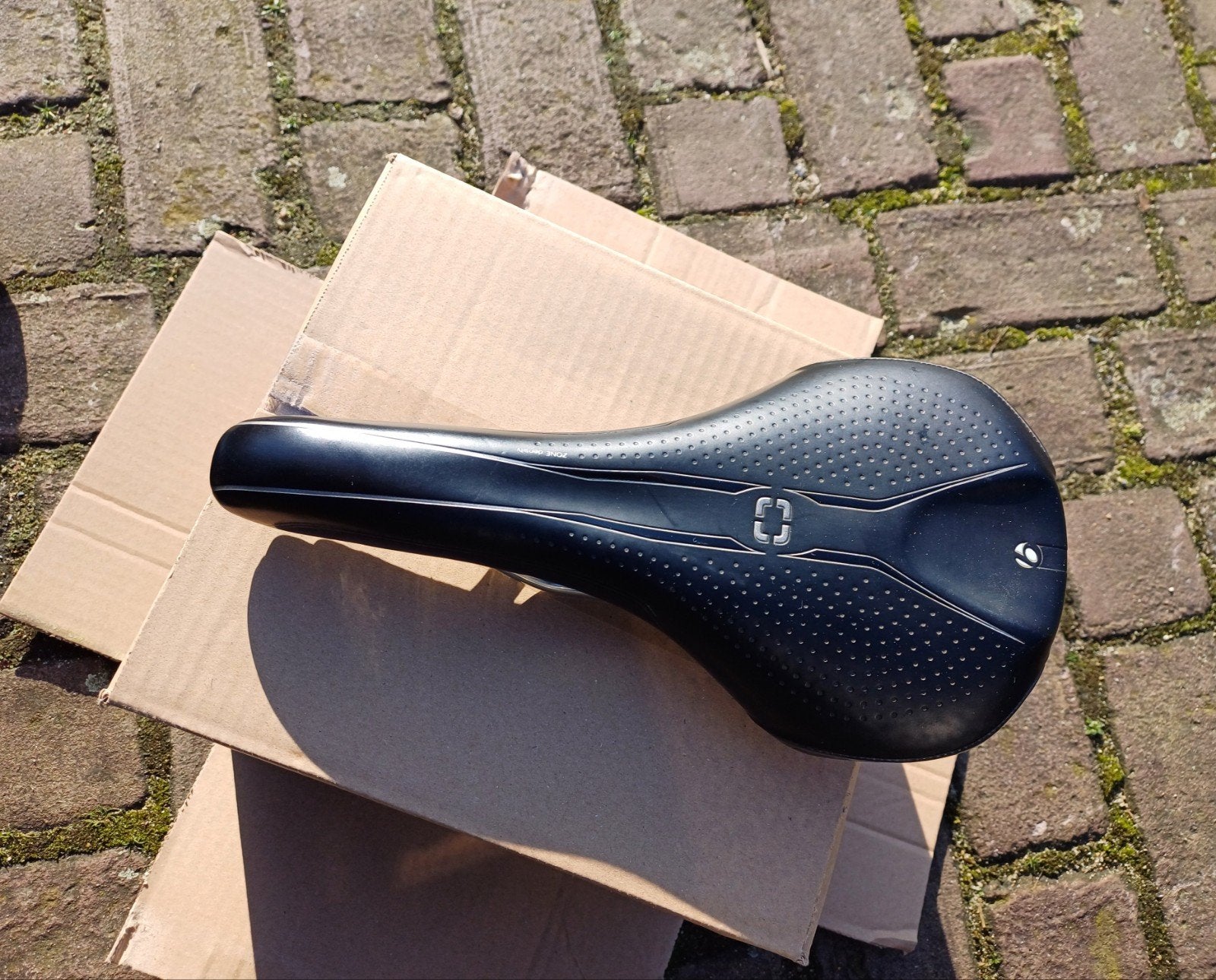 Carbon Fiber Reinforced Fietszadel Evoke Bontrager RL138mm., Fietsen en Brommers, Ophalen, Zadel