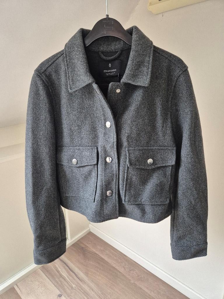 Stradivarius; Recht jack met wollook in grijs. Maat S NIEUW!, Kleding | Dames, Jassen | Zomer, Nieuw, Ophalen of Verzenden, Maat 36 (S)