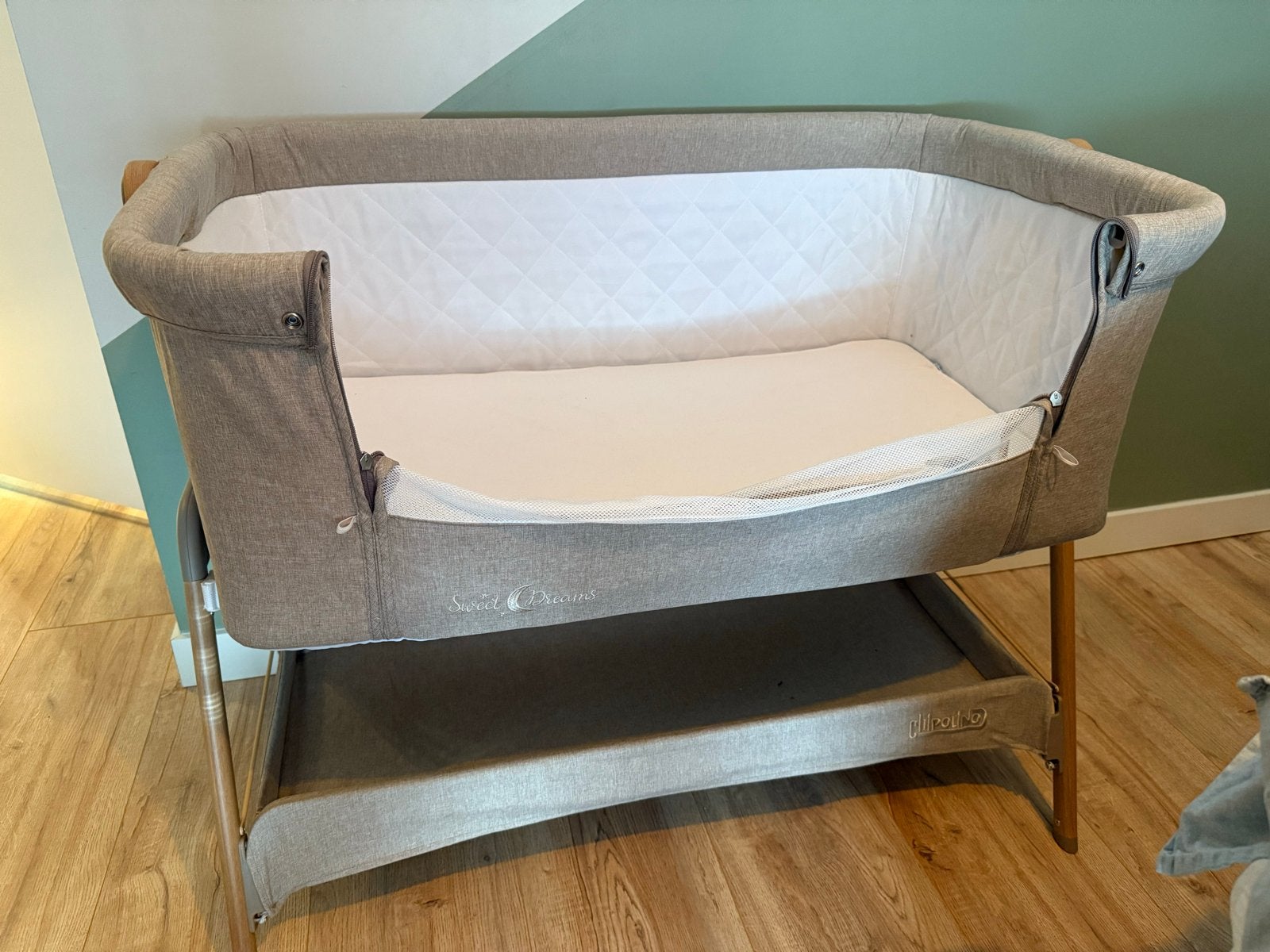 Chipolino Sweet Dreams co-sleeper/wieg - Beige, Kinderen en Baby's, Ophalen, Zo goed als nieuw, Wieg