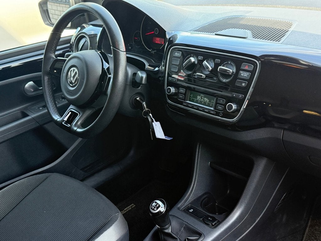Volkswagen Up! Gereserveerd!, Voorwielaandrijving, Euro 5, Stof, Gebruikt