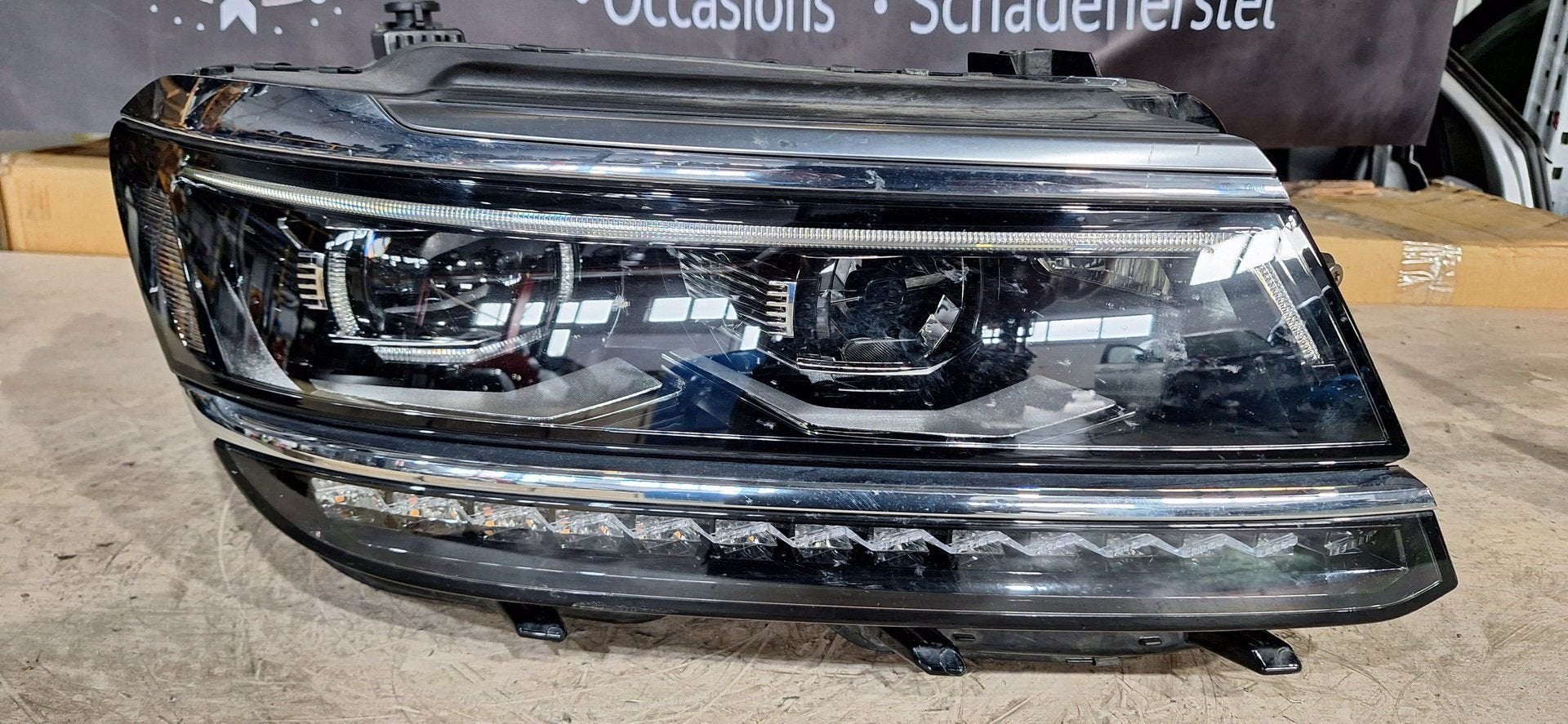 Koplamp Rechts LED Volkswagen Tiguan (AD1) 5NB941082E Kaal, Gebruikt, -, Volkswagen, -