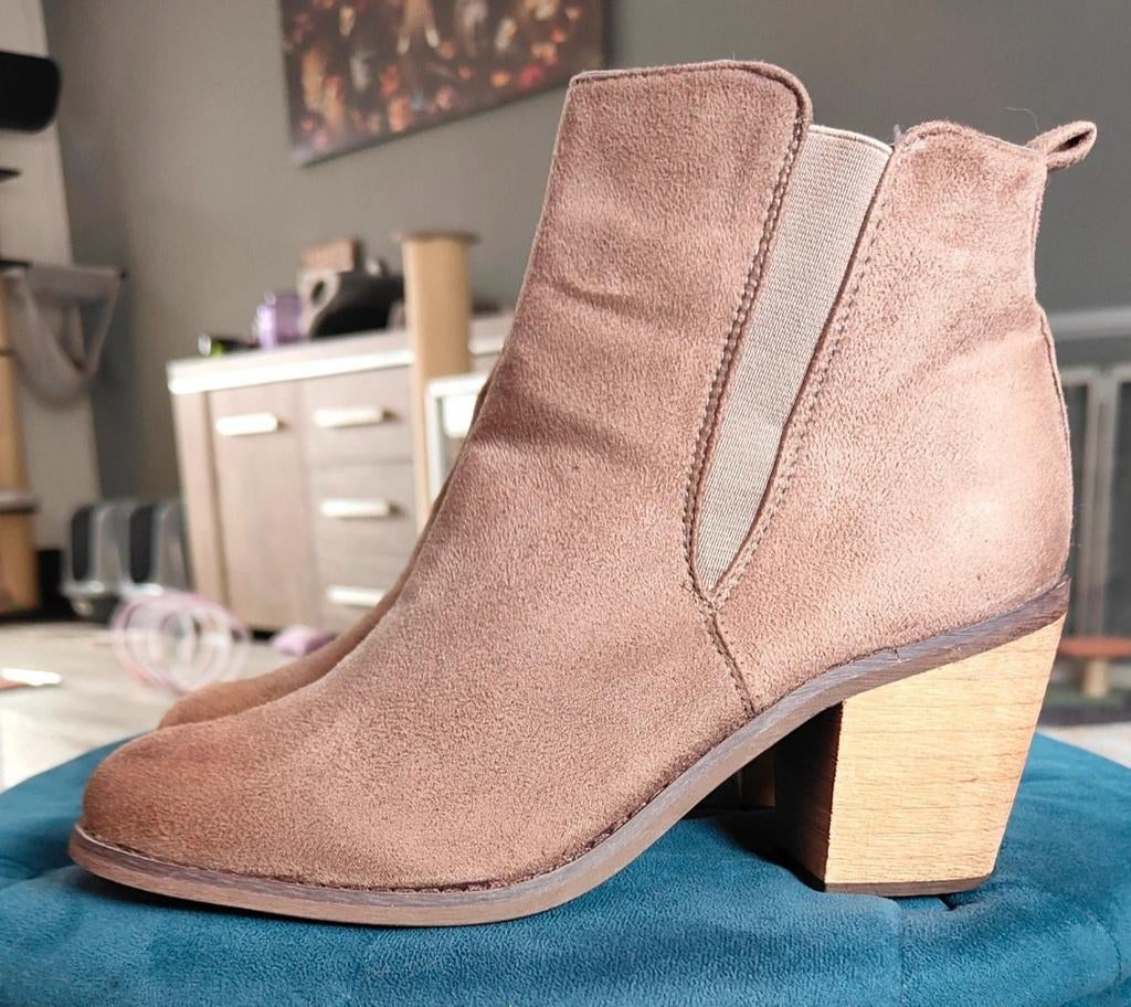 Bruin suède enkellaarsjes Fabs maar 39, Kleding | Dames, Schoenen, Ophalen of Verzenden, Zo goed als nieuw, Bruin