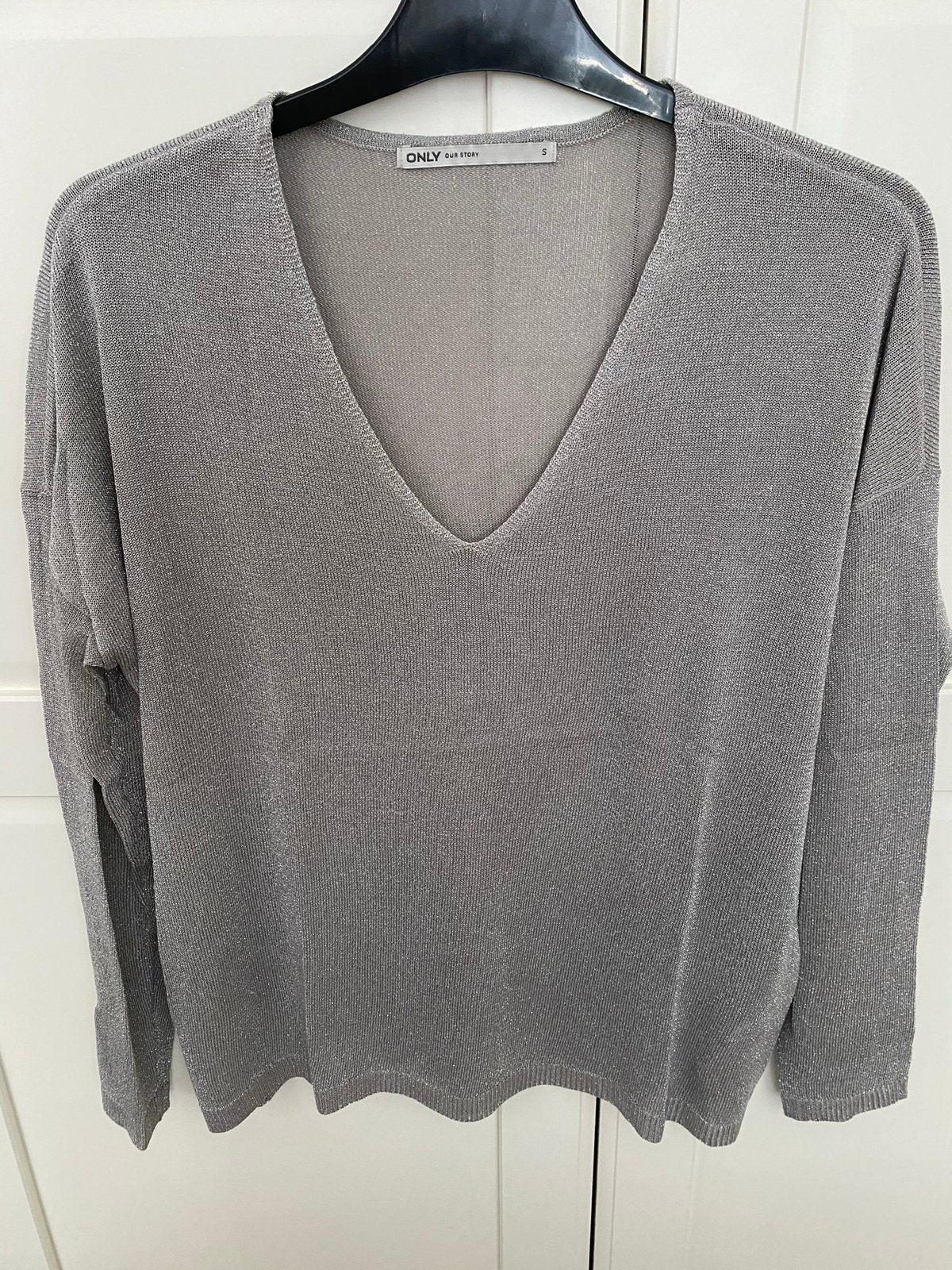 Grijs / zilveren gebreide trui dun, Kleding | Dames, Ophalen of Verzenden, Zo goed als nieuw, Lange mouw, Maat 36 (S)