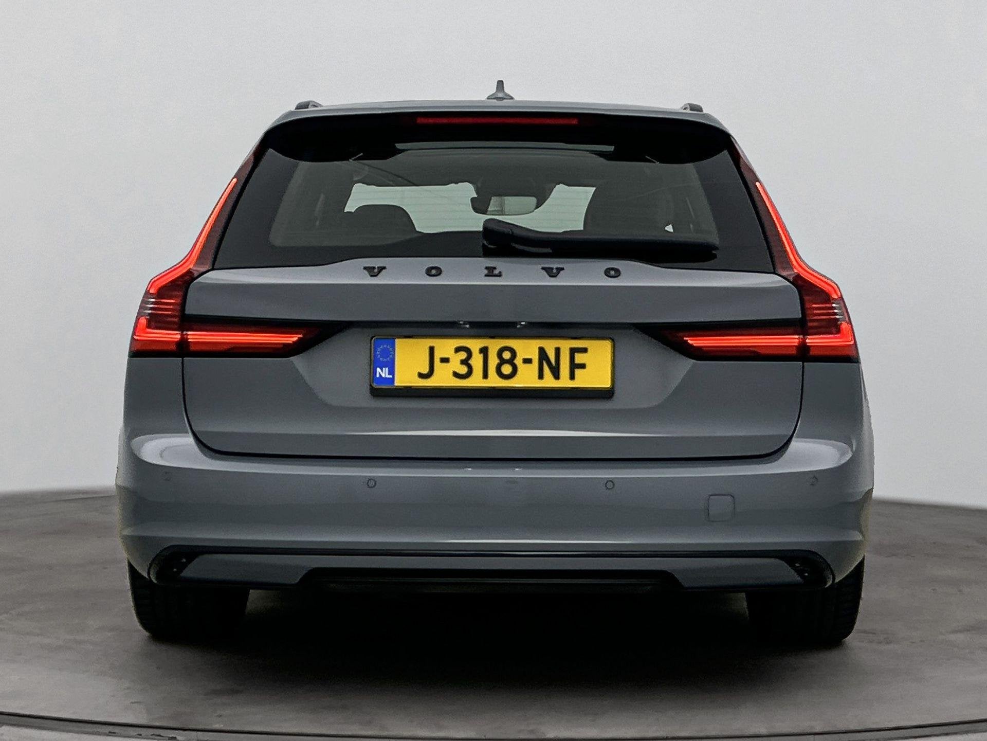 Volvo V90 2.0 B5 R-Design 251PK | Elektrische Trekhaak | Sch, Auto's, Volvo, Euro 6, 4 cilinders, Origineel Nederlands, 1726 kg