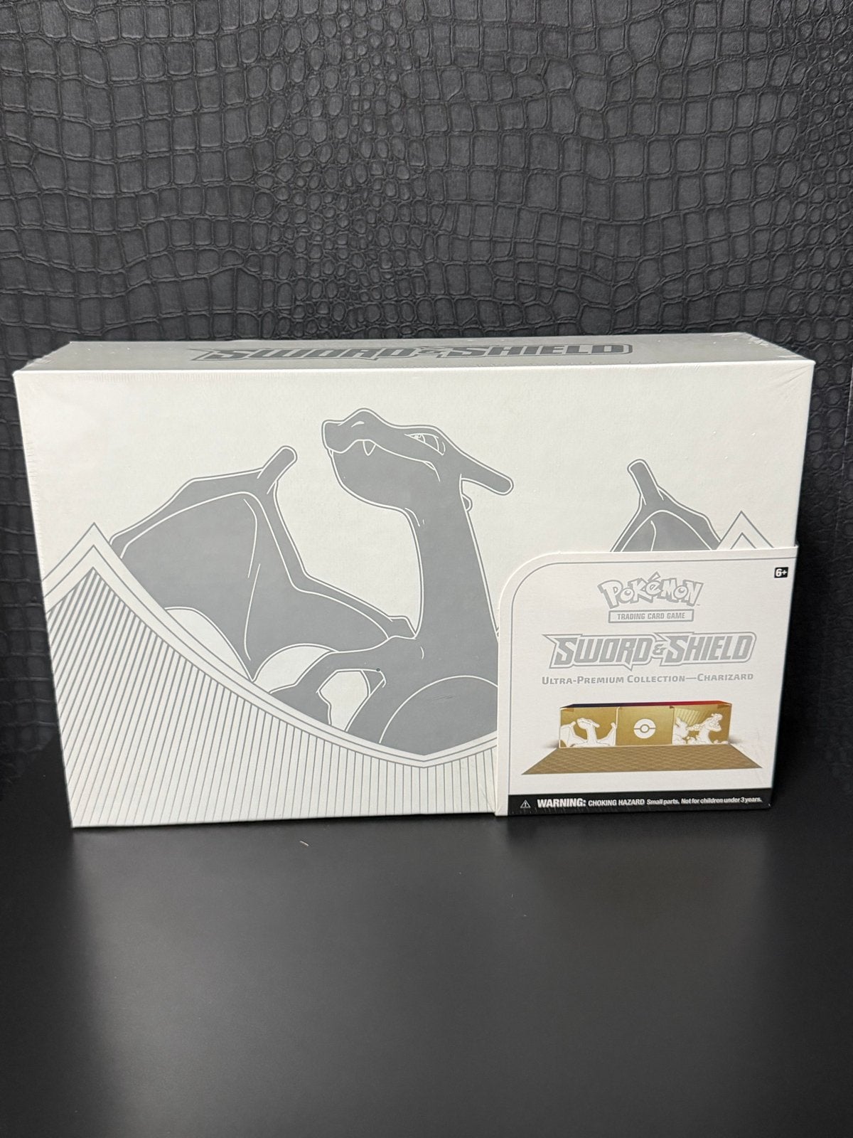 Pokémon Sword & Shield Ultra-Premium Collection Charizard, Ophalen of Verzenden, Nieuw, Overige typen
