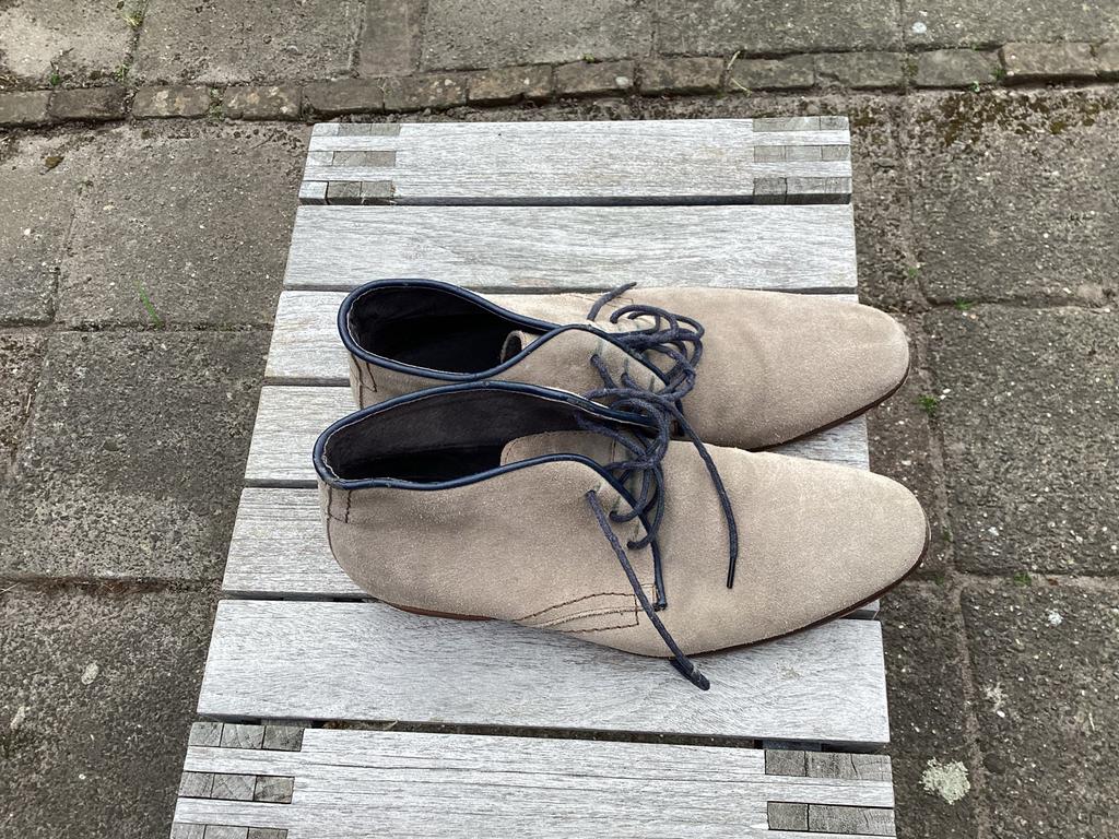 Beige suède hoge boots met veters, maat 42, Ophalen of Verzenden, Gedragen, Beige, Hoge laarzen