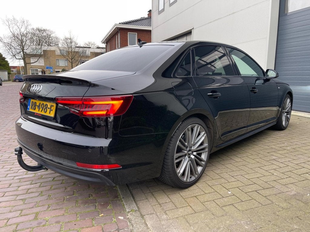 Audi A4 Limousine 1.4 TFSI Sport S line black edition/Leder/, Auto's, Audi, Gebruikt, Euro 6, 150 pk, Automatische klimaatregeling