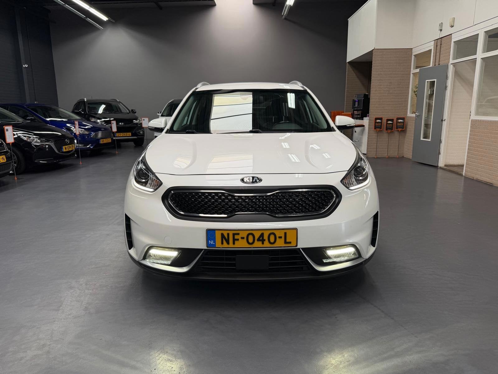Kia Niro 1.6 GDi Hybrid BusinessLine LEDER CAMERA STOELVERWA, Auto's, Dealer onderhouden, Gebruikt, Euro 6, Wit