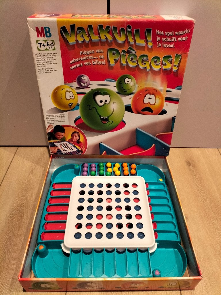 Valkuil - spel van MB Spellen, Hobby en Vrije tijd, Gezelschapsspellen | Bordspellen, Een of twee spelers, Ophalen of Verzenden