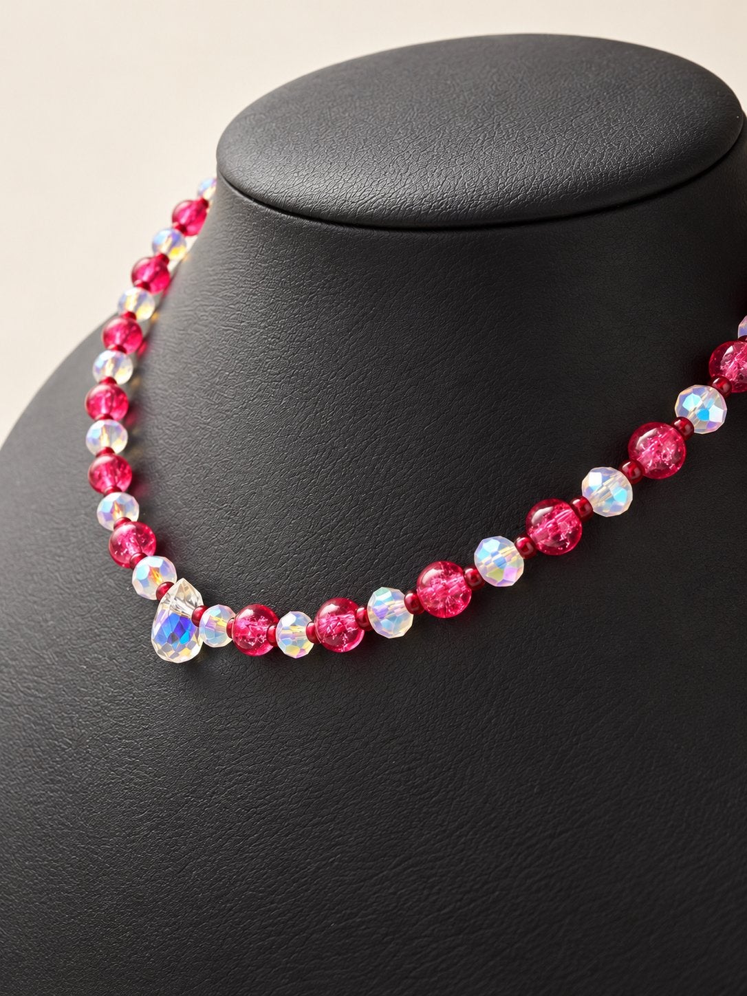 Kralenketting met hanger - Rood en Wit, Ophalen of Verzenden, Zo goed als nieuw, Rood, Overige materialen