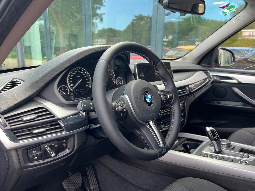 BMW X5 XDrive40e Hybride M-pakket 68.404 km NAP!, Gebruikt, 4 cilinders, Bruin, Bedrijf
