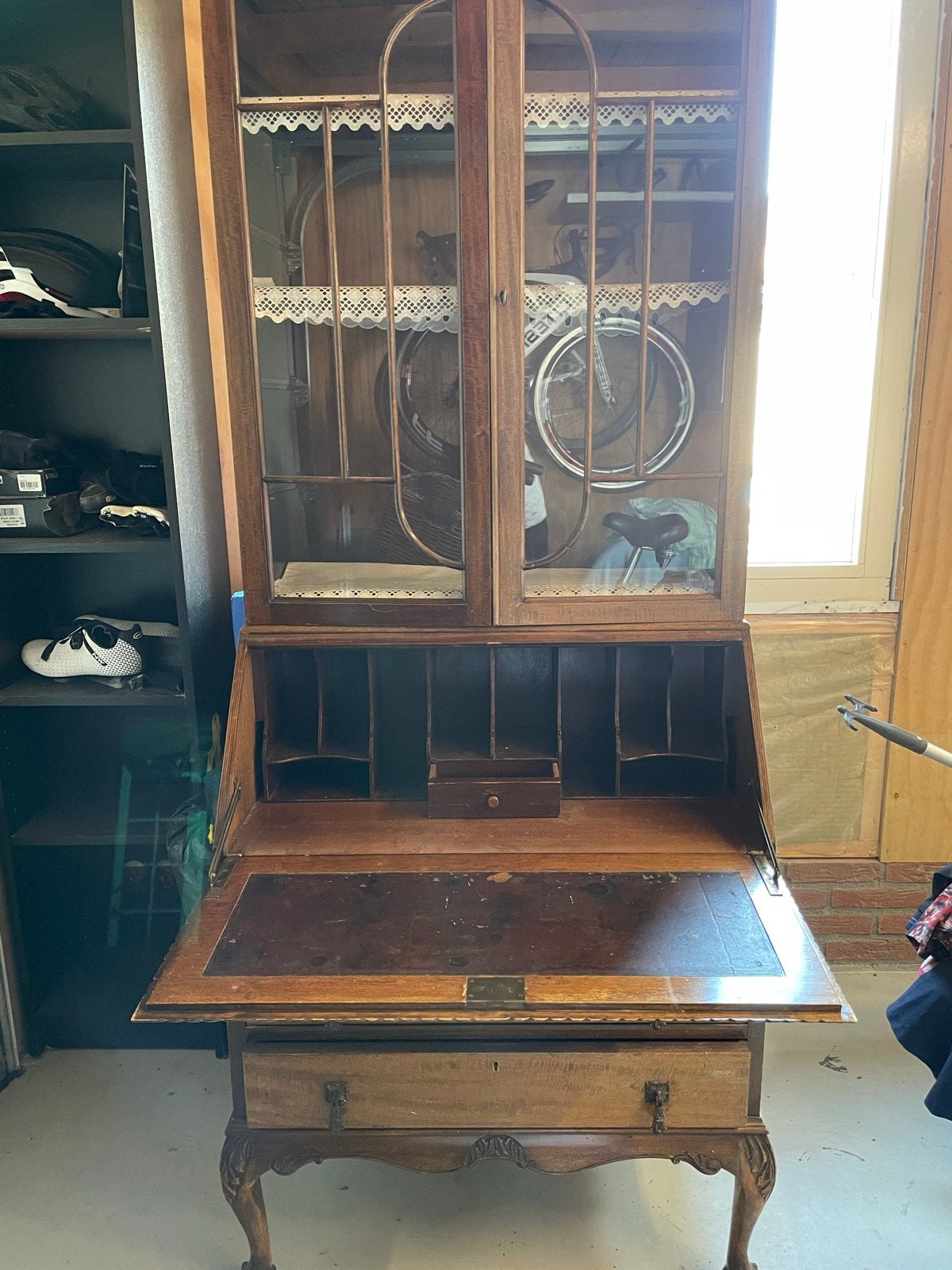 Antieke secretaire kast met vitrine en lade, Ophalen