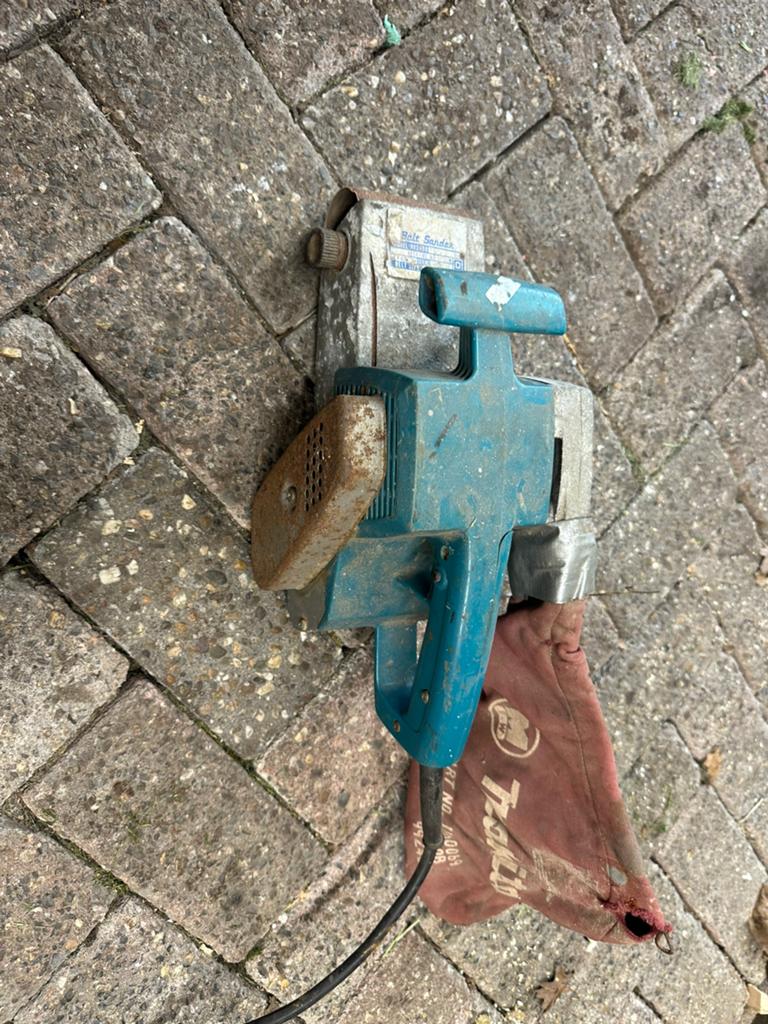 Makita bandschuurmachine, Ophalen, 600 tot 1200 watt, Bandschuurmachine