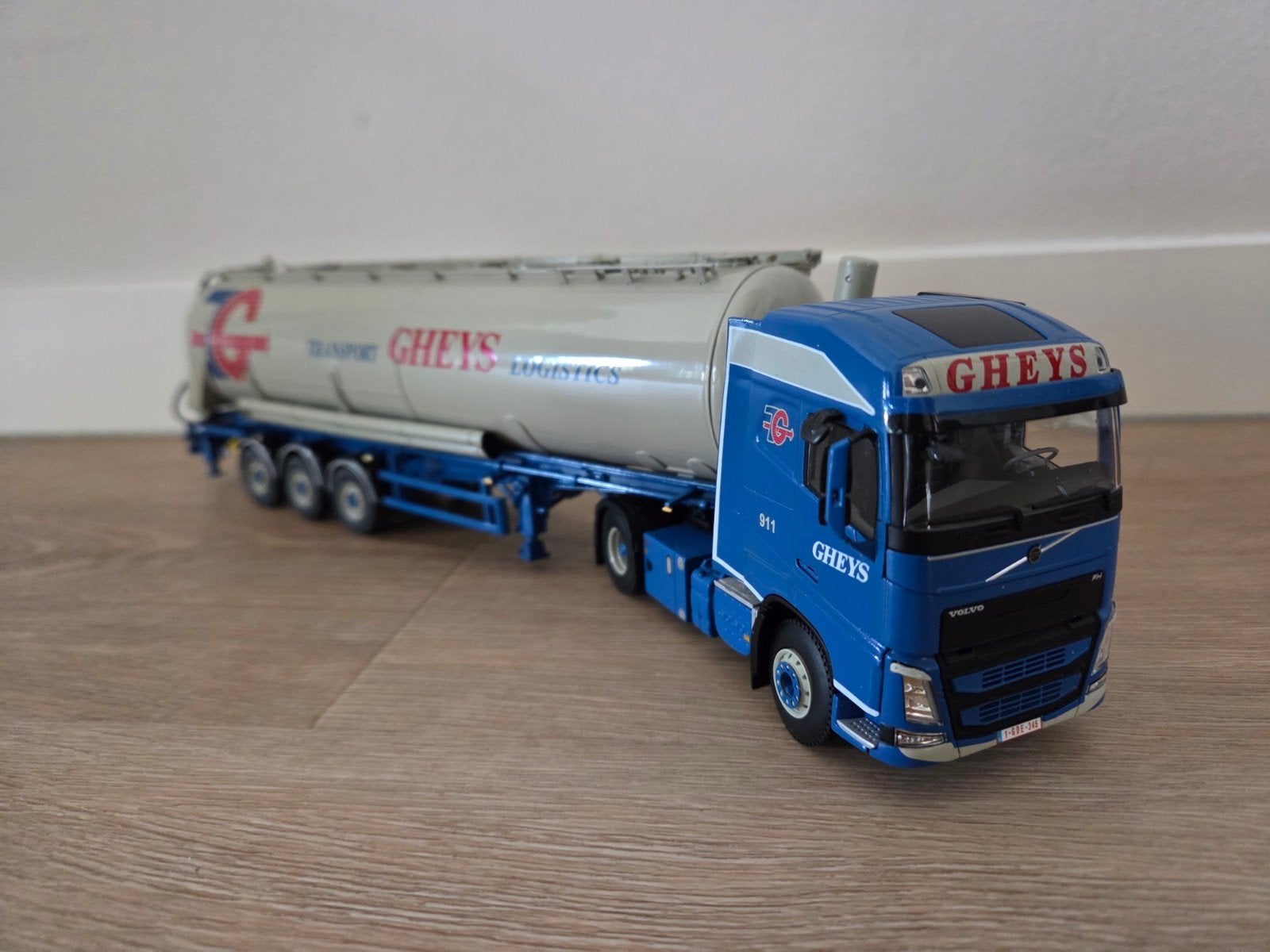 WSI Volvo FH4 Globetrotter Gheys met bulktankoplegger, Ophalen of Verzenden, Zo goed als nieuw, Bus of Vrachtwagen, Wsi