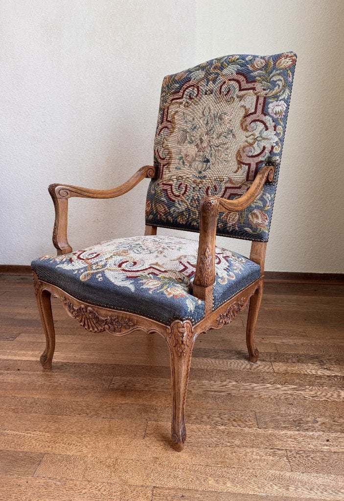 Elegante armstoel Louis XV 15 blauw Gobelin houtsnijwerk, Ophalen