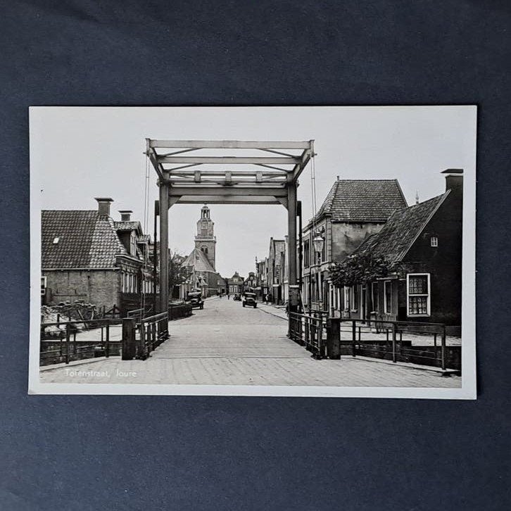 Joure Friesland Zicht op de Torenstraat met oude Auto's, Verzamelen, Ophalen of Verzenden, 1940 tot 1960, Ongelopen, Friesland