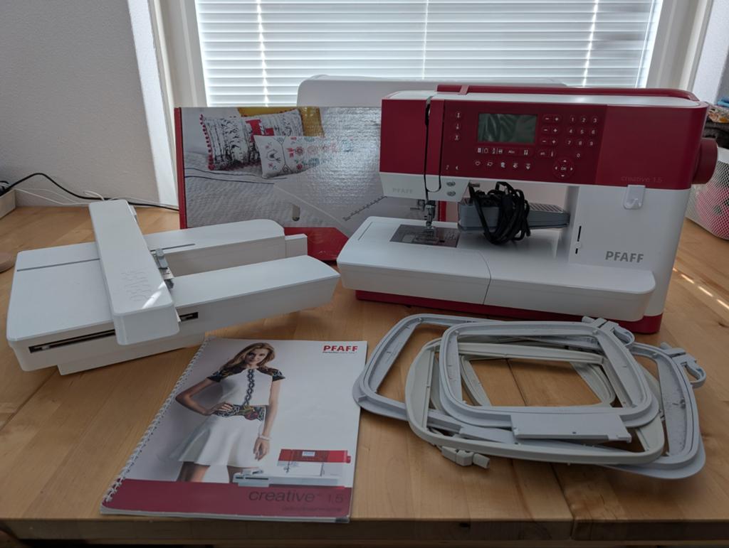 Pfaff Creative 1.5 Naai- en Borduurmachine (2022) + Extra's, Ophalen, Zo goed als nieuw, Naaimachine, Pfaff