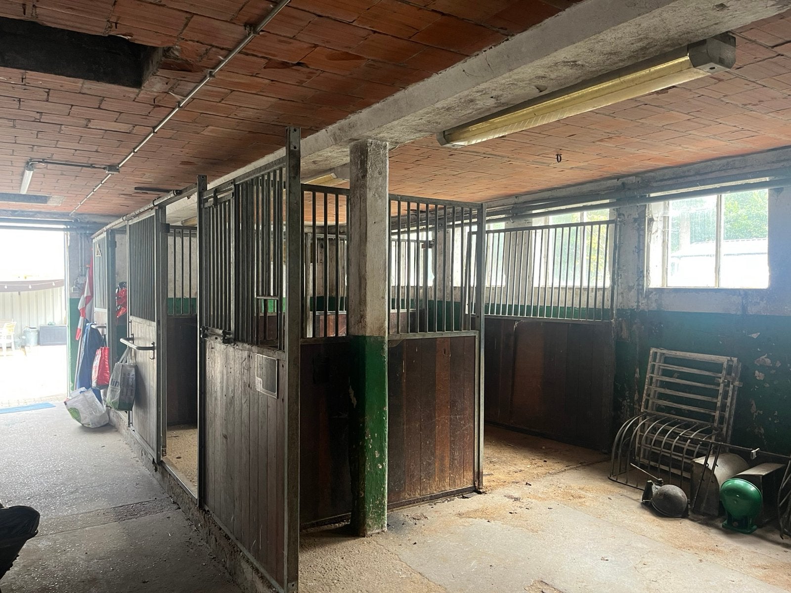 Stalwanden paardenboxen