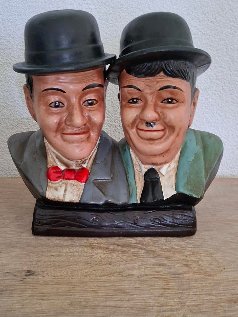 Beeld Laurel en Hardy - Komisch Duo Buste, Antiek en Kunst, Ophalen, Groep mensen, Minder dan 20 cm, Gips