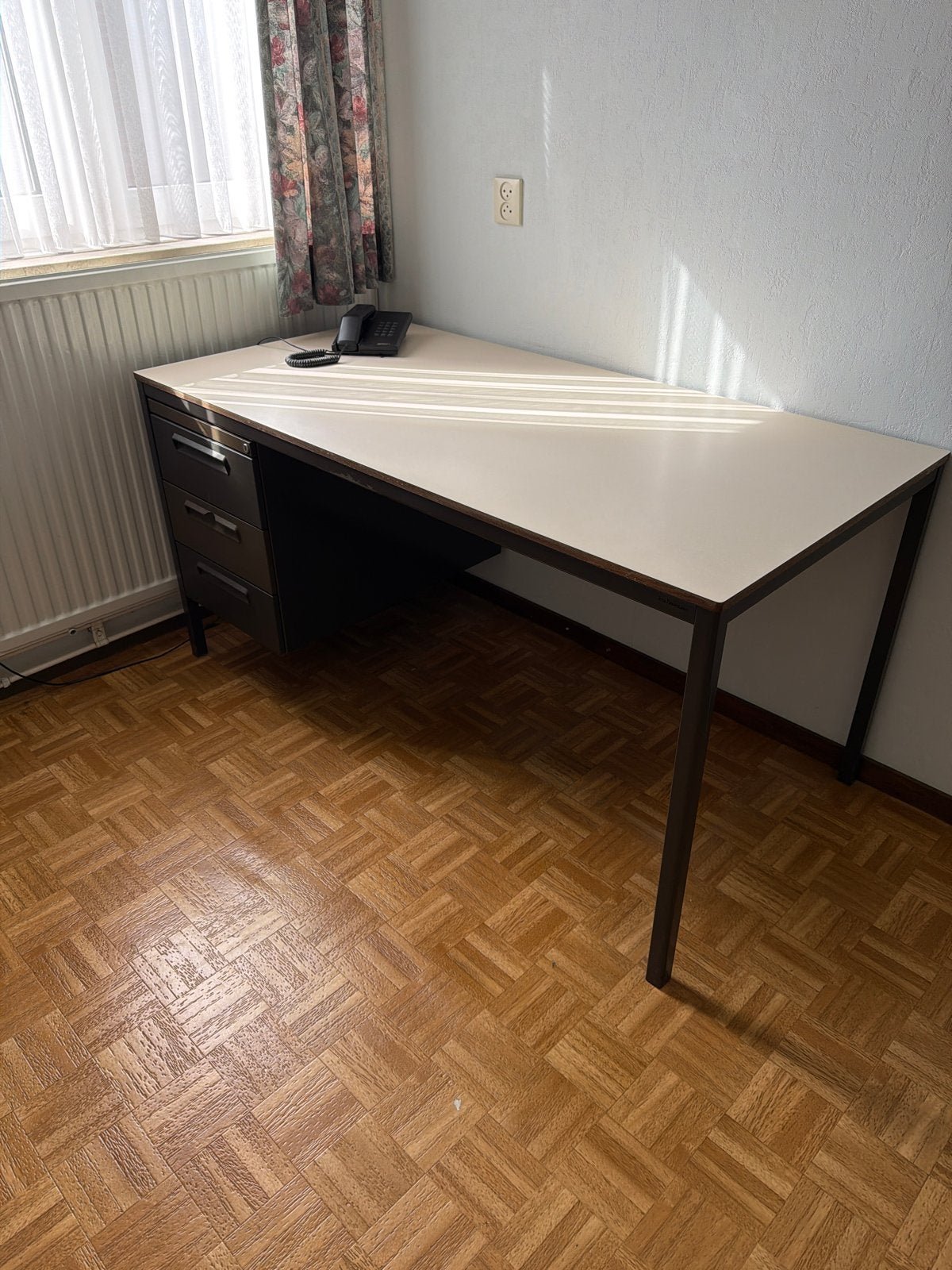 Stevig bureau 75x150 cm met ladeblok, Huis en Inrichting, Ophalen, Gebruikt, Met lades, Metaal