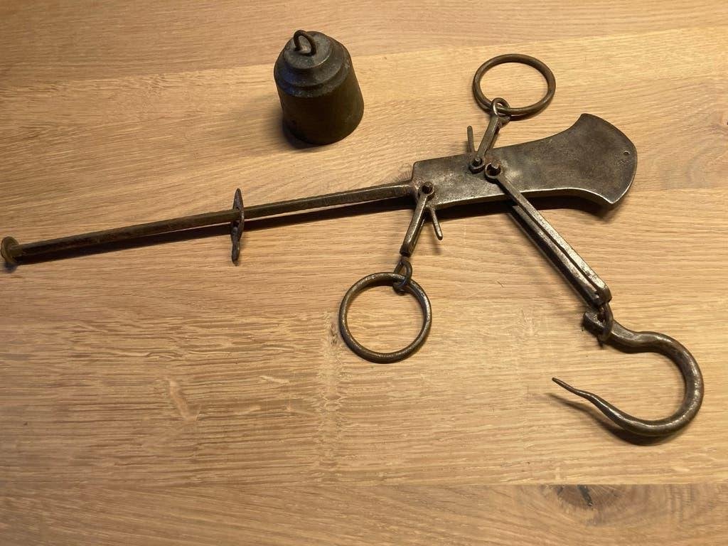 Antieke unieke unster weegschaal met gewicht, Ophalen