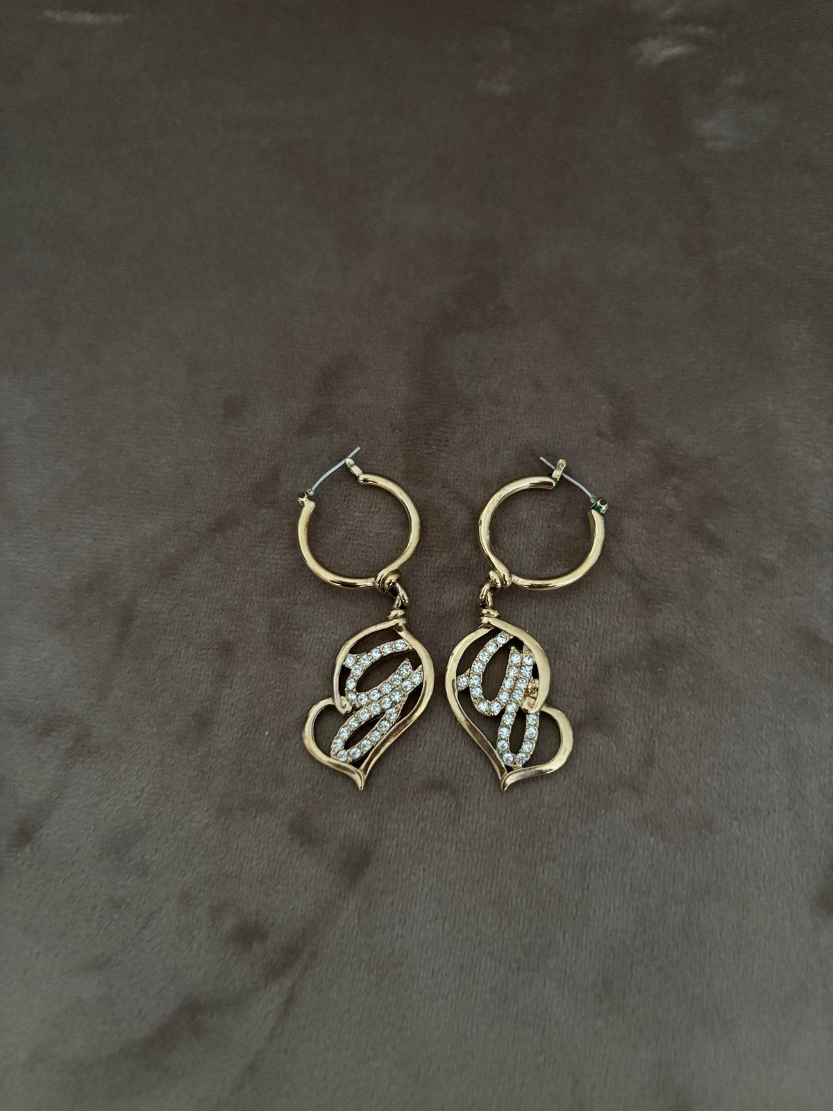 Guess oorbellen met strass en hartvormige hangers, Sieraden, Tassen en Uiterlijk, Ophalen, Overige materialen, Hangers, Zo goed als nieuw