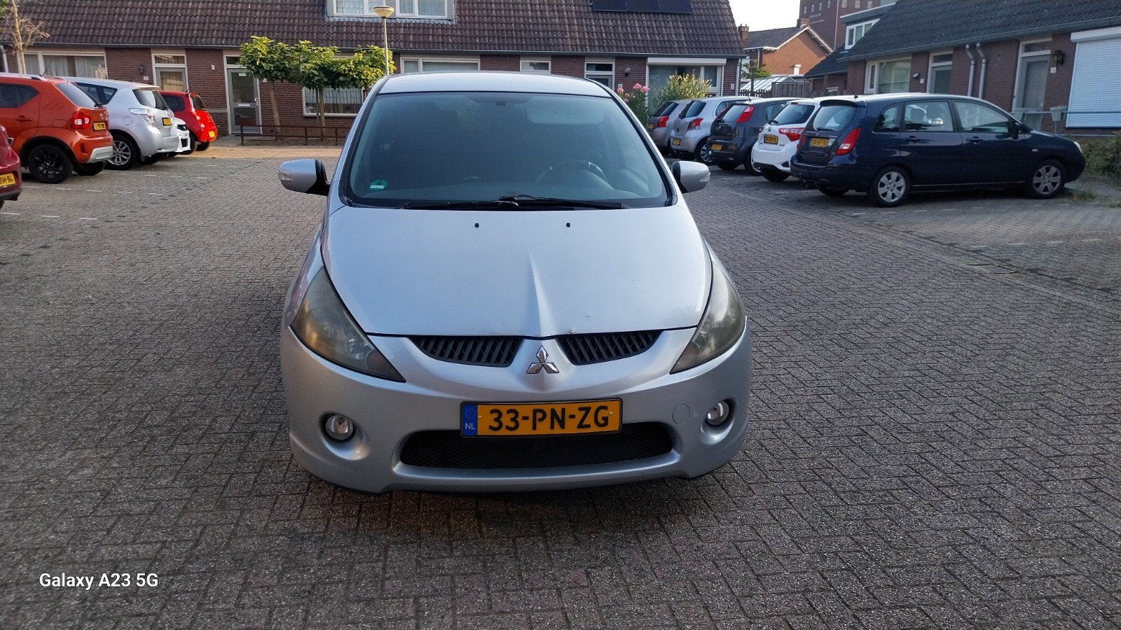 Mitsubishi Grandis 2.4 Mivec 7 AUT 2004 Grijs, 7 stoelen, 570 kg, Particulier, 93 €/maand