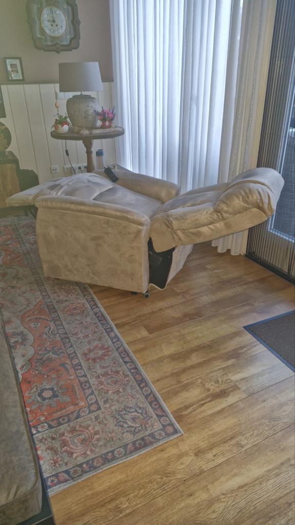 Zo goed als nieuwe relax fauteuil met sta-op functie, Ophalen, Sta op relax fauteuil, Beige, Overige typen