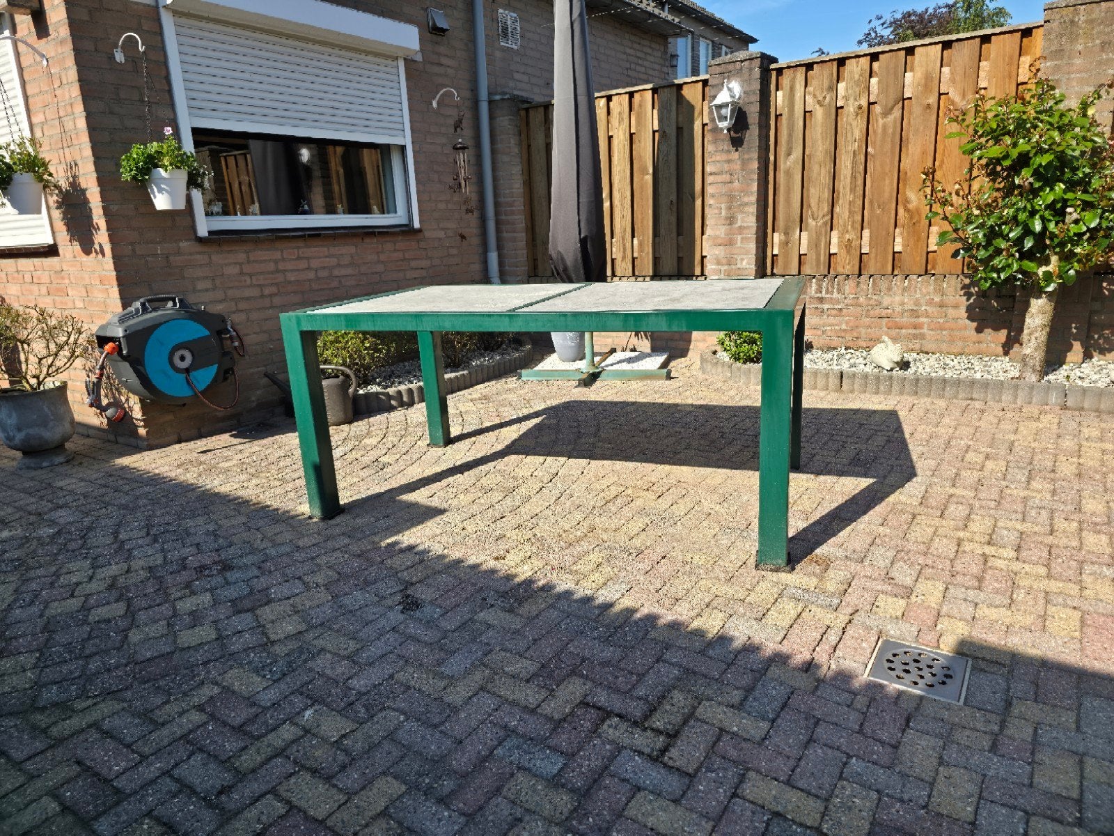 Tuintafel met ijzeren frame en marmeren bladen, Ophalen