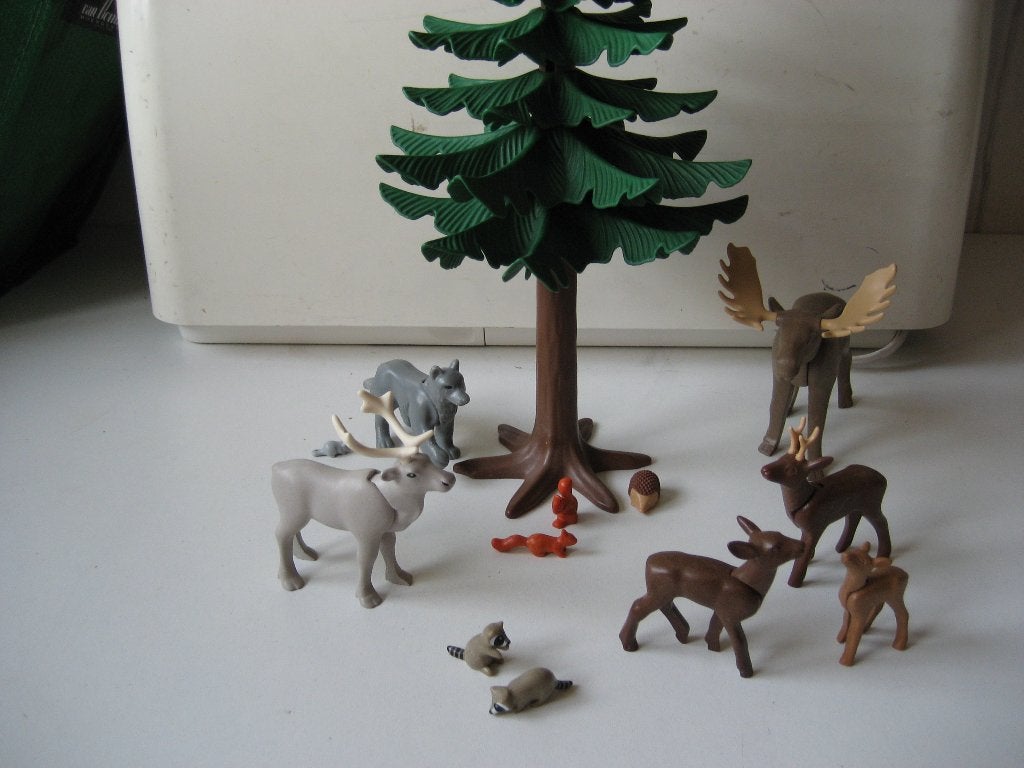 playmobil eland met bosdieren bij hoge dennenboom, Ophalen of Verzenden, Zo goed als nieuw