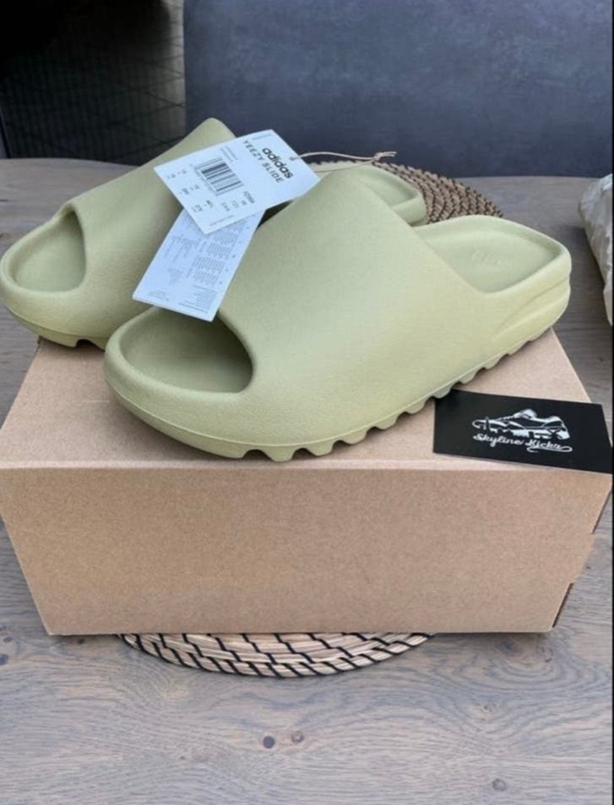 Yeezy Slide Resin - Maat 44,5, Kleding | Dames, Schoenen, Ophalen, Nieuw, Groen, Slippers