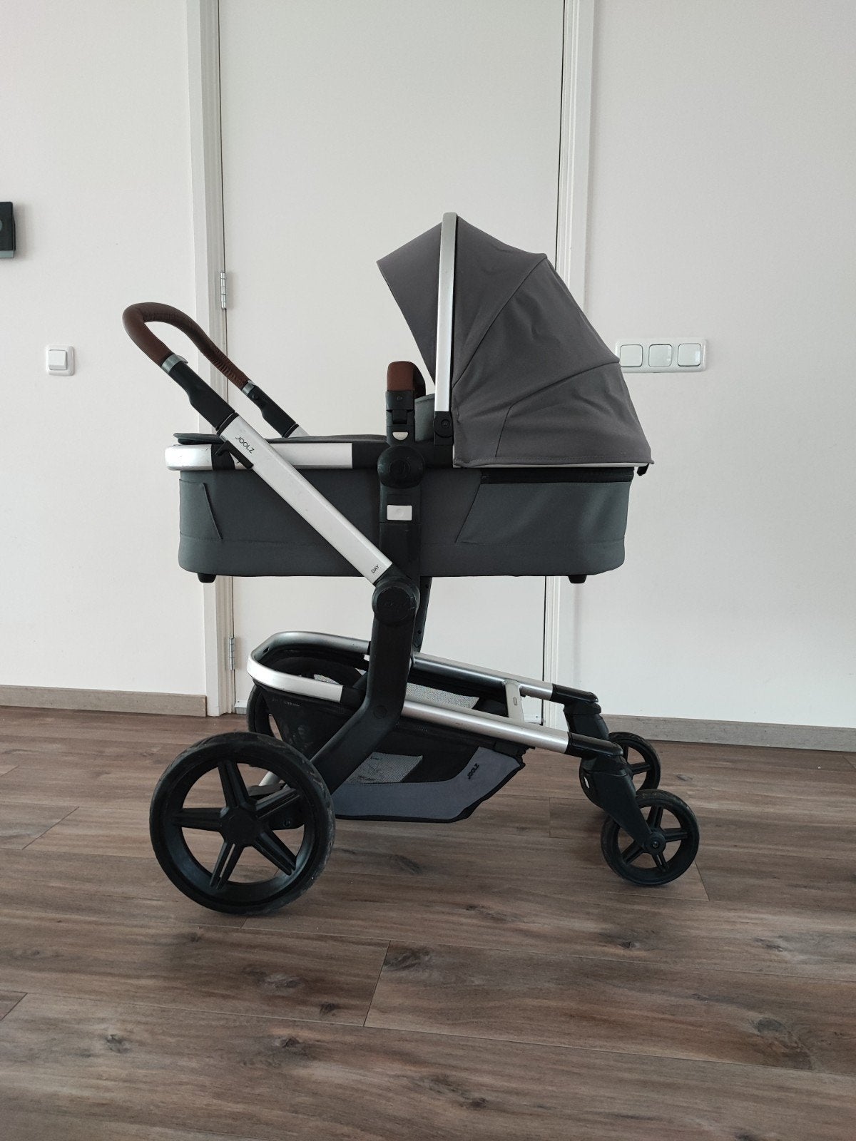 Zeer nette JOOLZ Day+ kinderwagen, Zo goed als nieuw, Combiwagen, Verstelbare duwstang, Ophalen