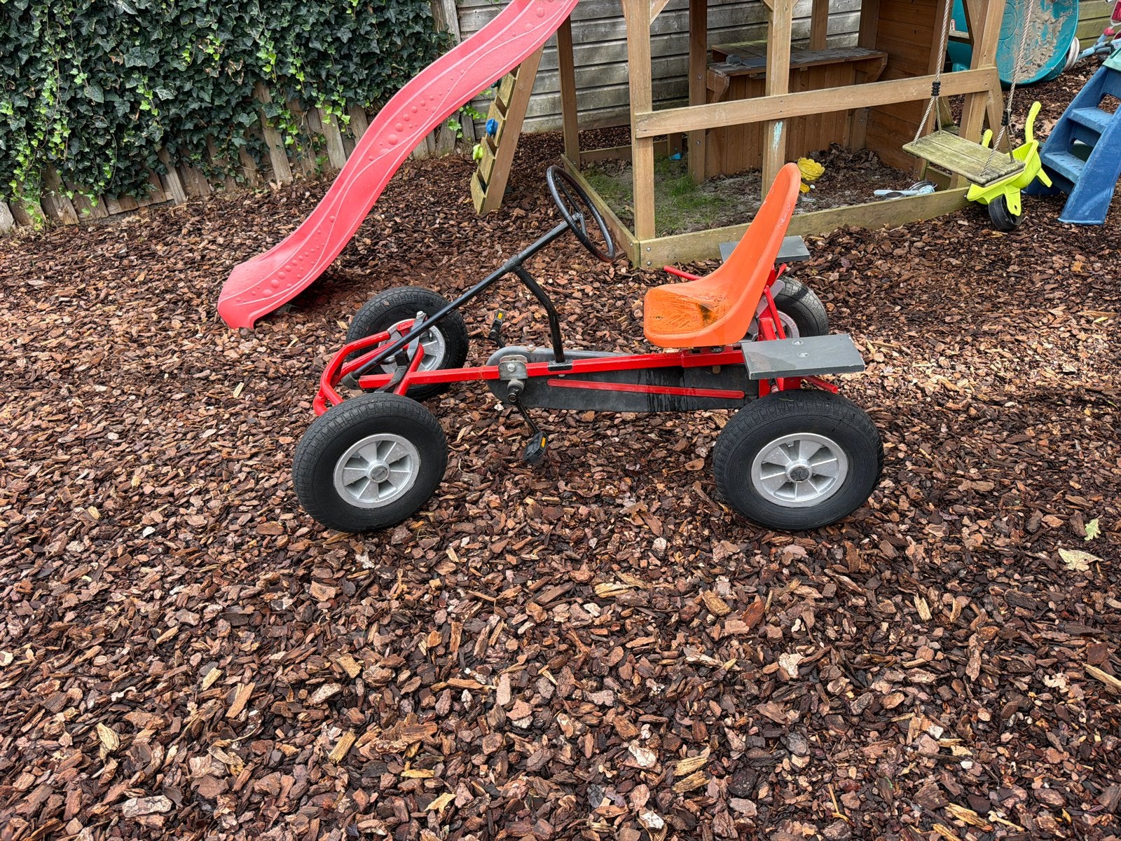 Stoere skelter met oranje zitting, Ophalen, Gebruikt, Trapvoertuig