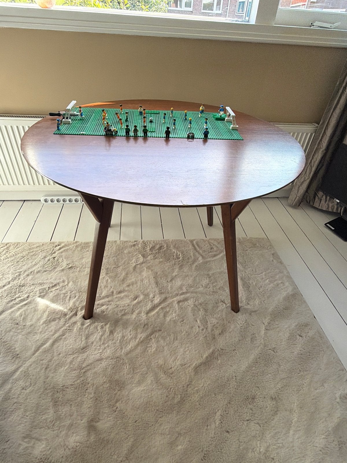 Vintage ronde eettafel, donker hout, Huis en Inrichting, Tafels | Eettafels, Ophalen, Gebruikt, 100 tot 150 cm, Rond