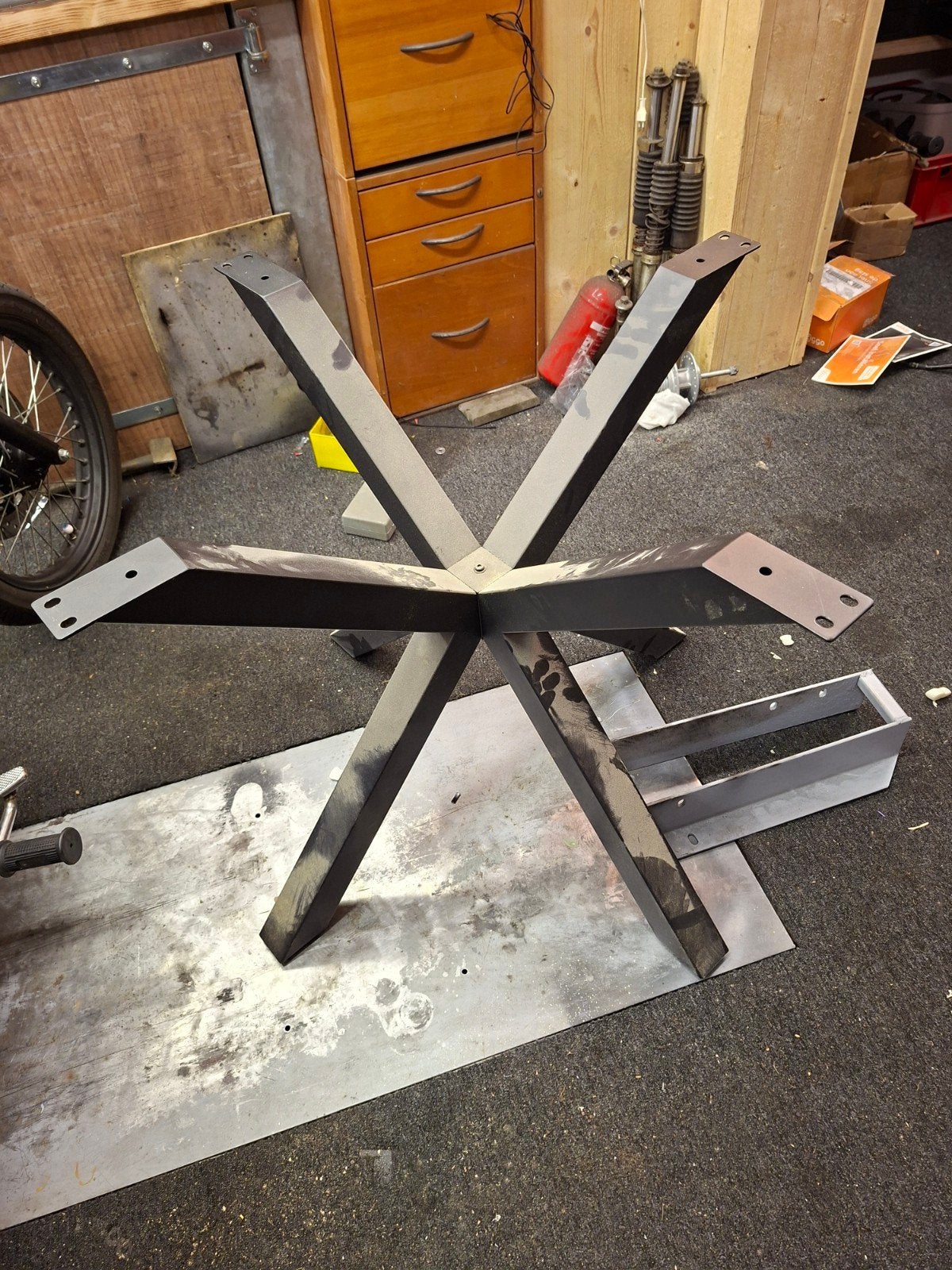 Stevige metalen tafelpoot - Spinmodel, Ophalen, Tafelpoot, Gebruikt, 50 tot 100 cm