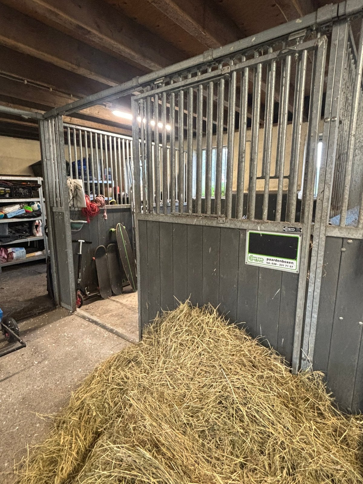 Paardenboxen Corton