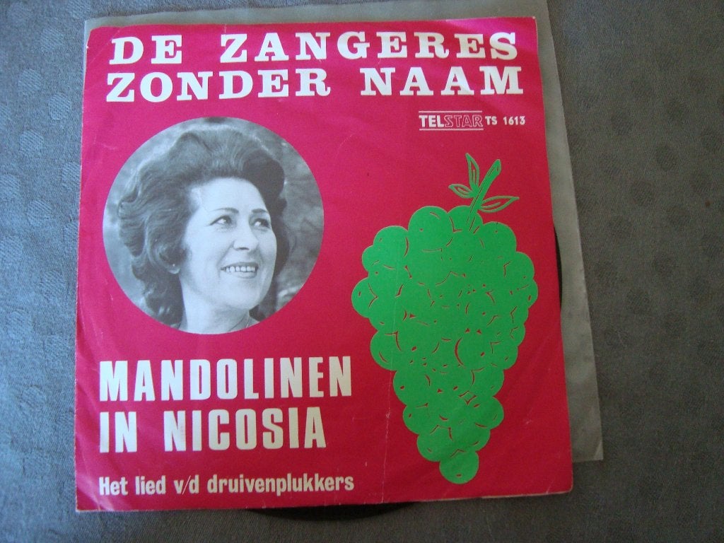 De zangeres zonder naam - mandolinen in nicosia, Ophalen of Verzenden, Zo goed als nieuw, Nederlandstalig