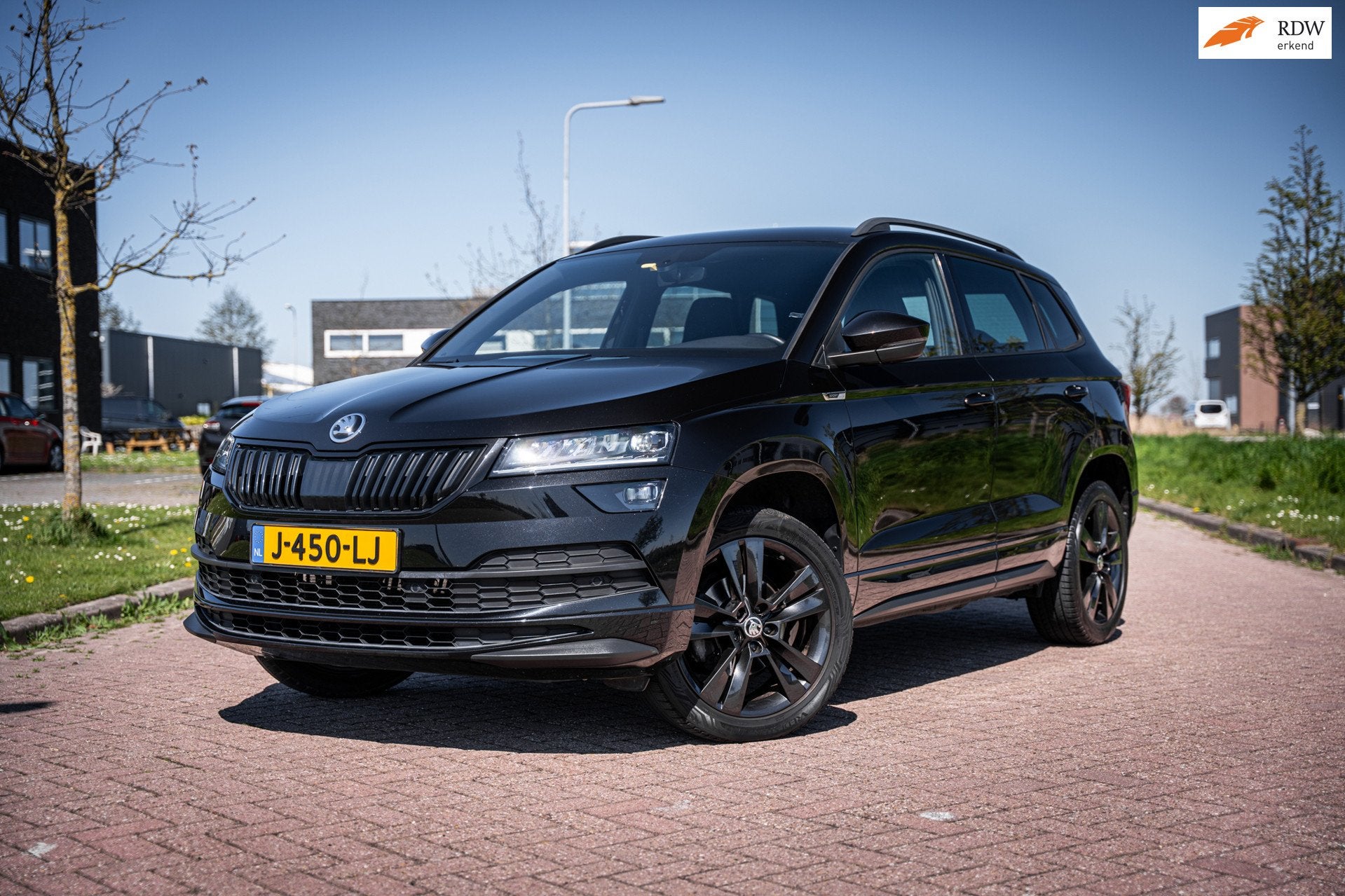 Skoda Karoq 1.5 TSI ACT Sportline Business, Auto's, 4 cilinders, 150 pk, Zwart, Karoq
