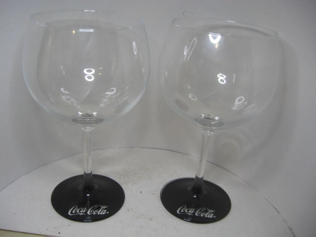 2 Prachtig mooie Coca Cola ballon mix glazen met zwarte voet, Ophalen of Verzenden, Zo goed als nieuw, Gebruiksvoorwerp