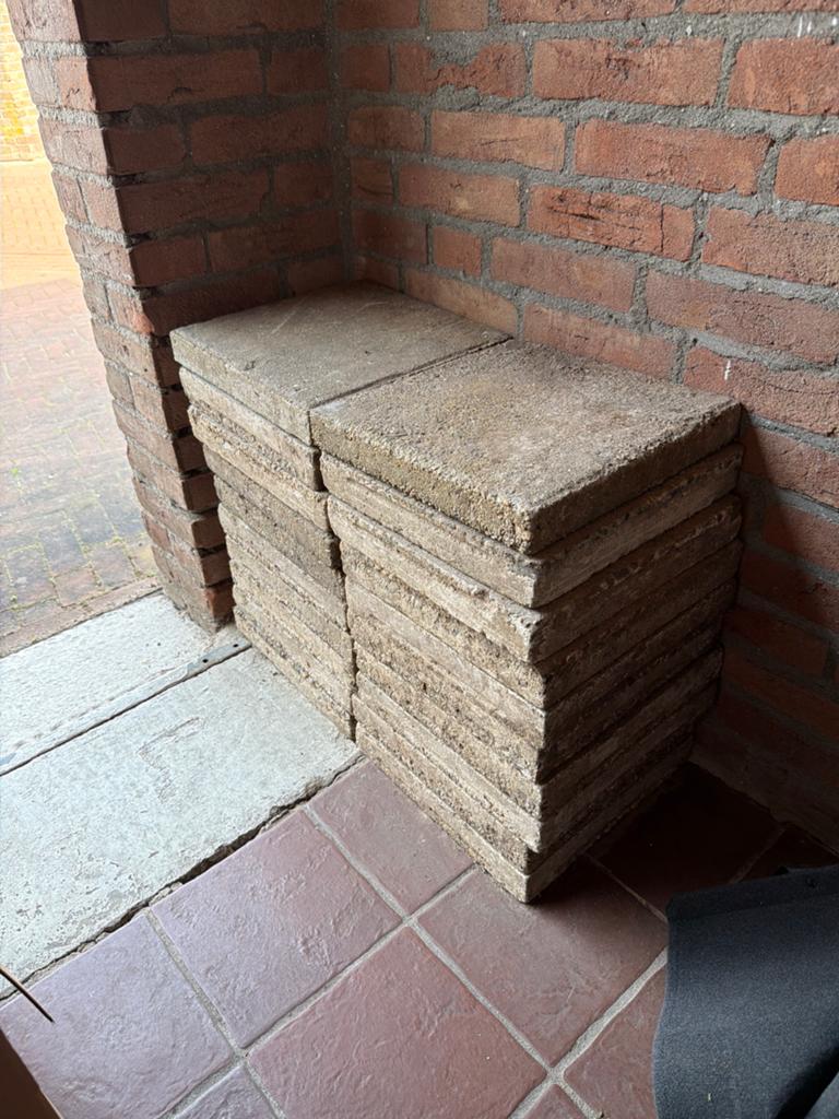 Gratis stenen ophalen, Ophalen, Gebruikt, Minder dan 5 m², Beton