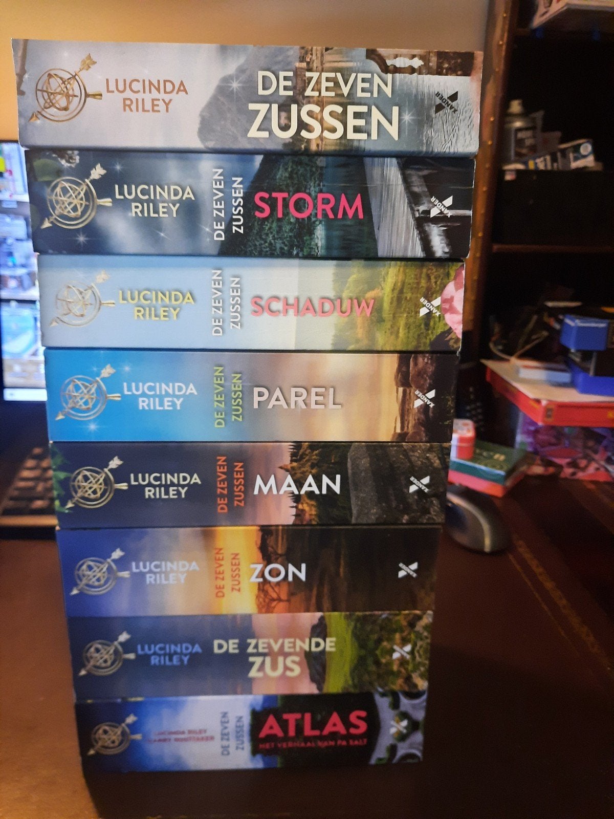 De Zeven Zussen complete serie - Lucinda Riley - 1 t/m 8, Boeken, Ophalen of Verzenden, Zo goed als nieuw, Lucinda Riley, Nederland