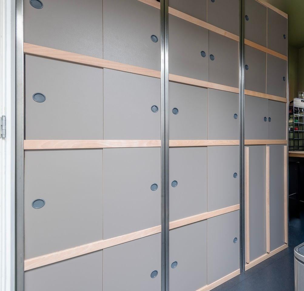 Kewlox kast 3-voudig 229 (H) x 186 (B) x 52 (D), kleur taupé, Huis en Inrichting, Kasten | Boekenkasten, Met deur(en), Gebruikt