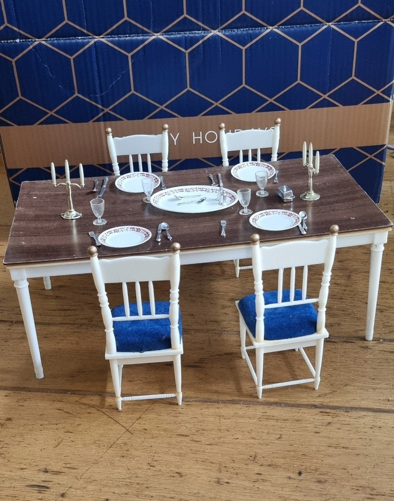 Sindy miniatuur Eetkamerset tafel , stoelen en servies Pedig, Ophalen of Verzenden, Gebruikt, Miniatuur, Klassiek, Minder dan 4 stoelen