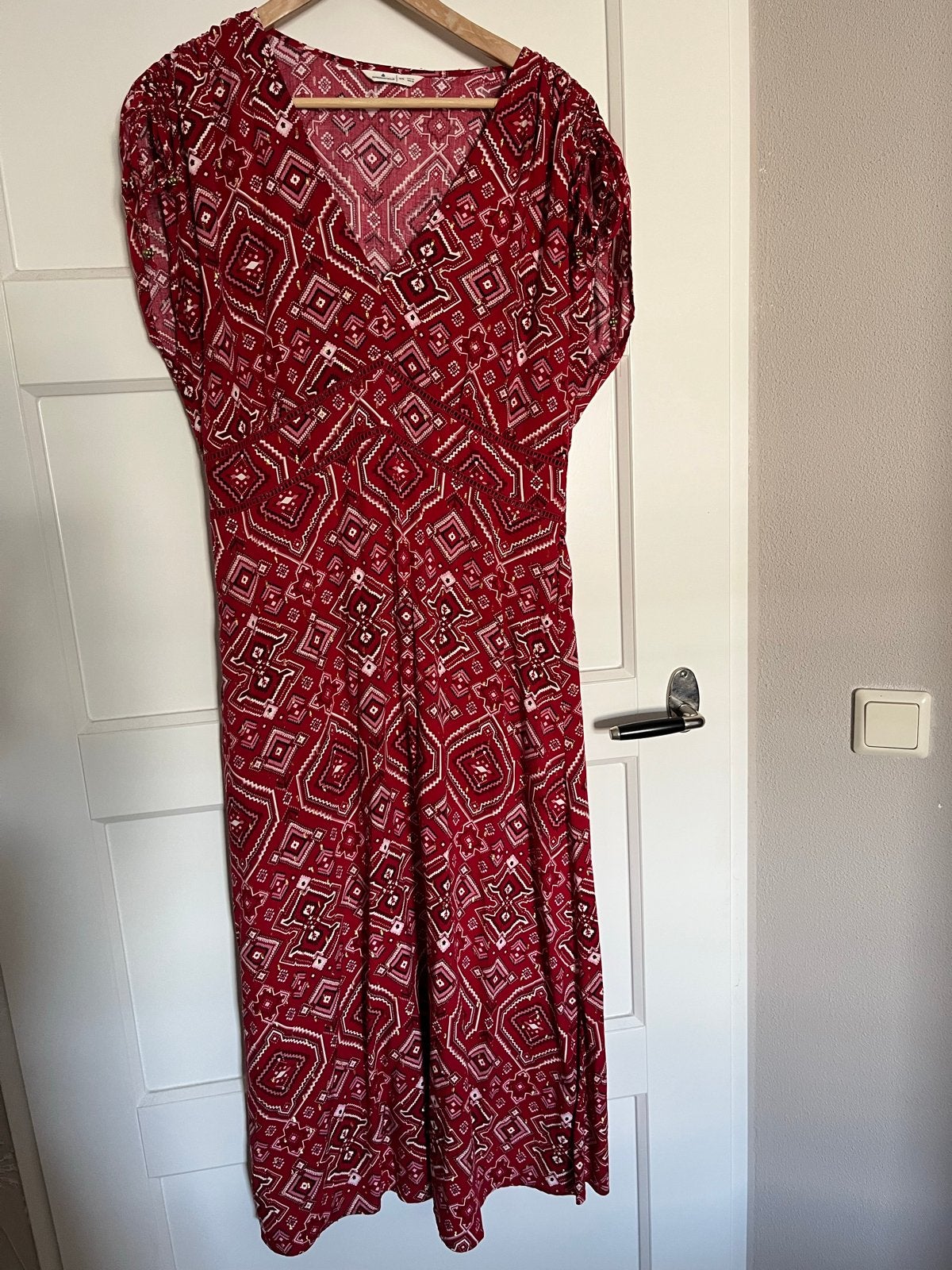 Springfield Rode Jurk met Geometrische Print en Goudaccenten, Maat 42/44 (L), Ophalen of Verzenden, Zo goed als nieuw, Rood