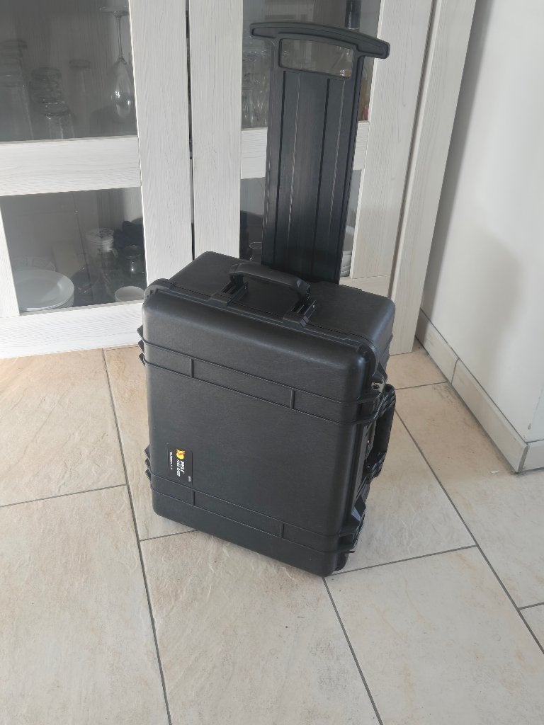 Peli 1560 Case met wieltjes en uitschuifbare handgreep, Uitschuifbare handgreep, 50 tot 60 cm, Hard kunststof, Ophalen of Verzenden